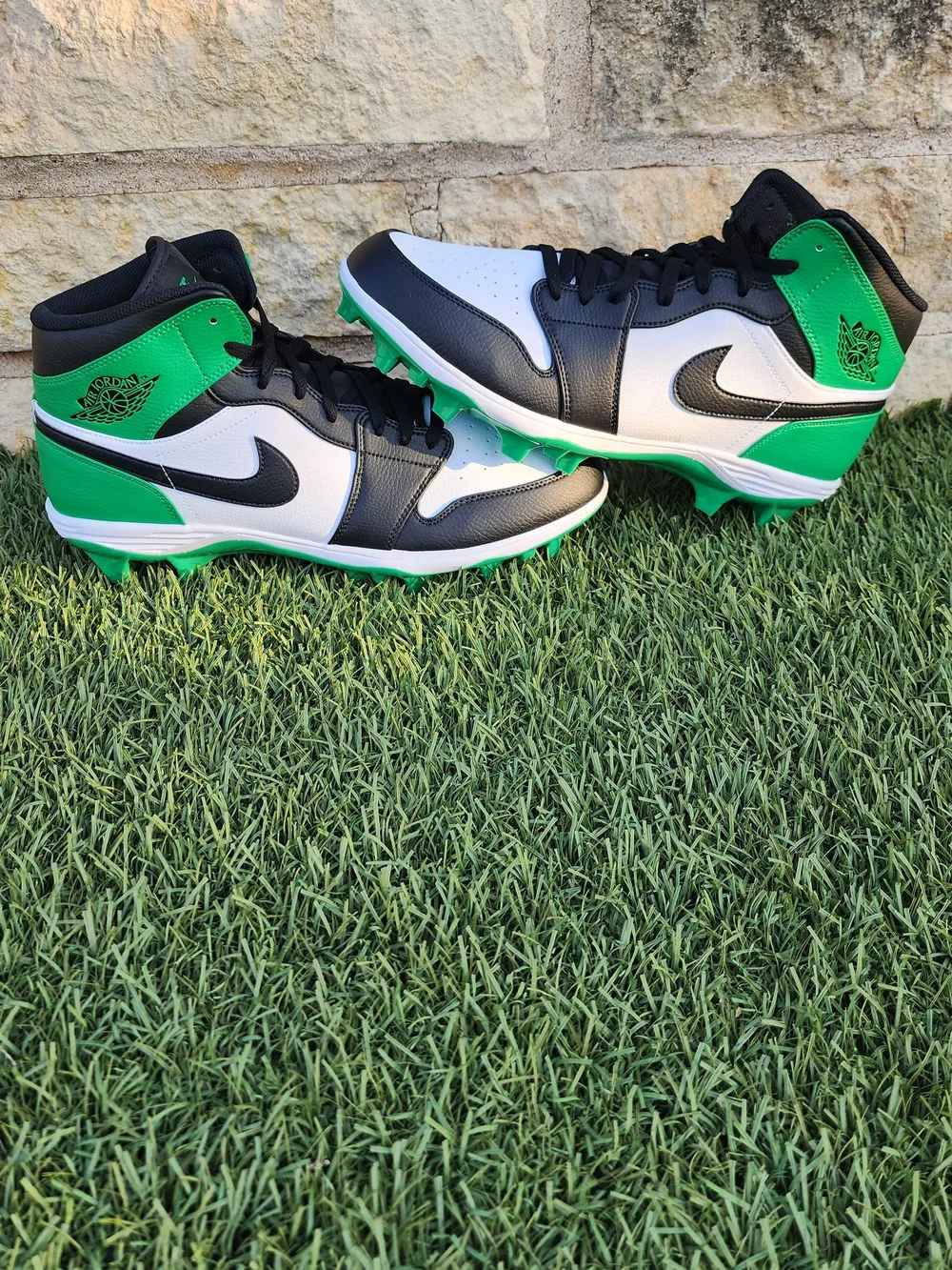 Nike Air Jordan Retro 1 Mid 